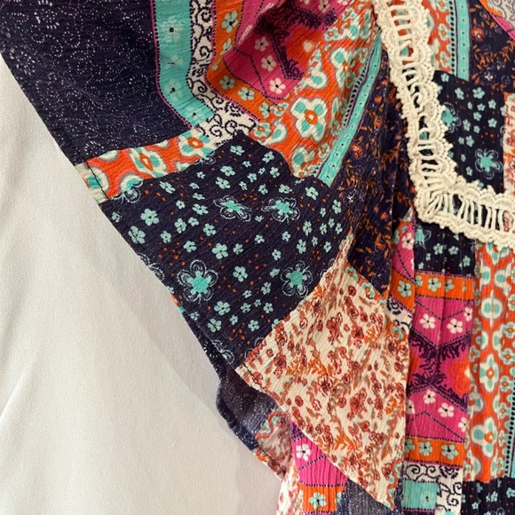 Venus Blouse Patchwork look, Flutter Sleeves Laced with Tie Front Size Medium - Picture 6 of 7